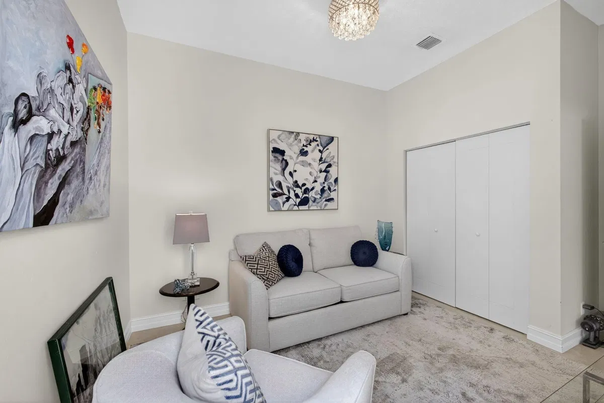 Residence photo 52