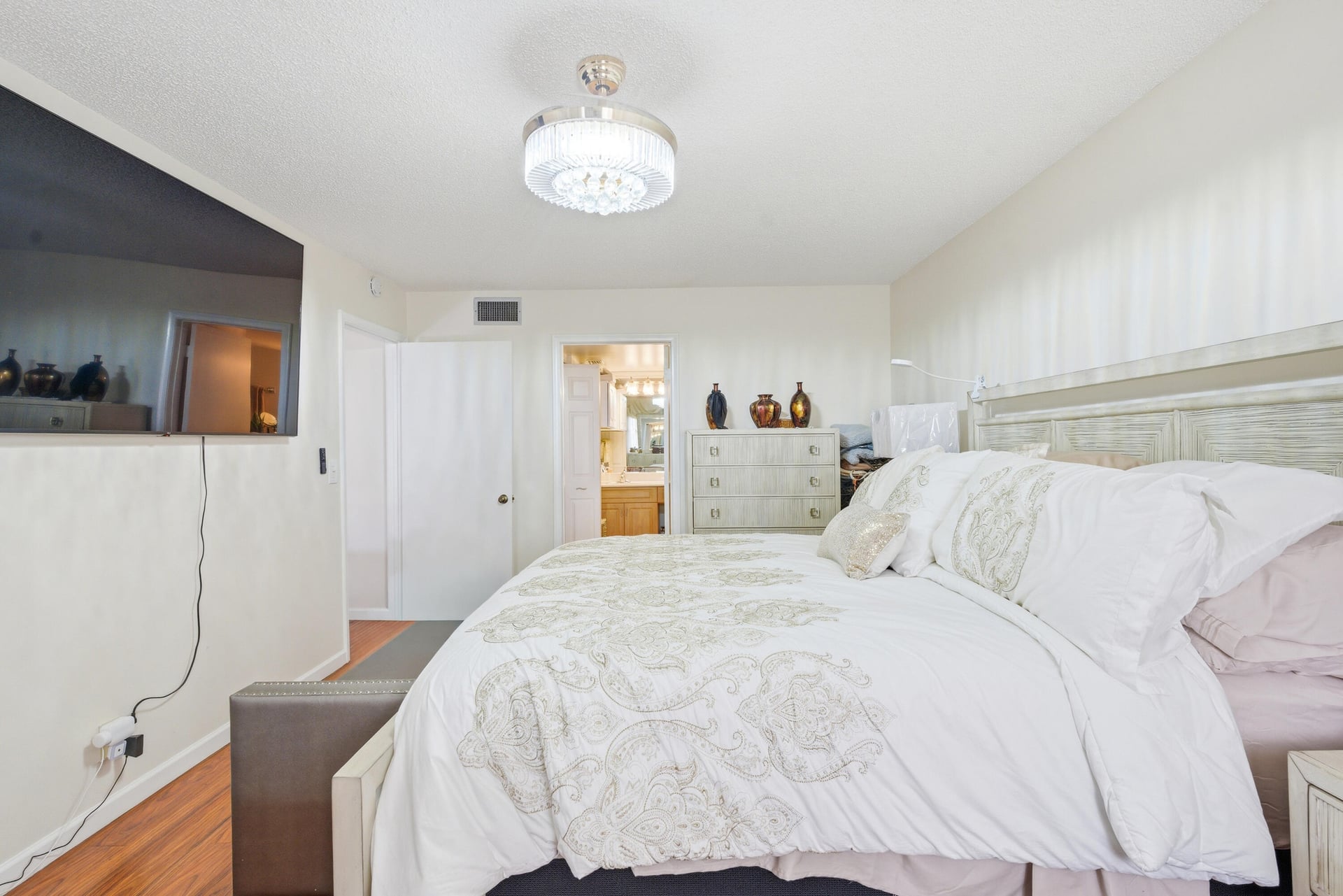 Unit 306 photo 22