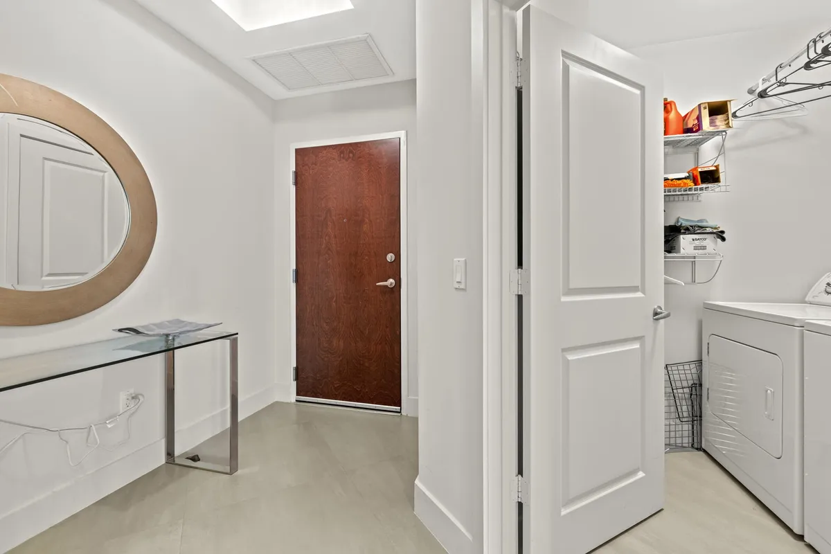 The Edge Residence photo 4