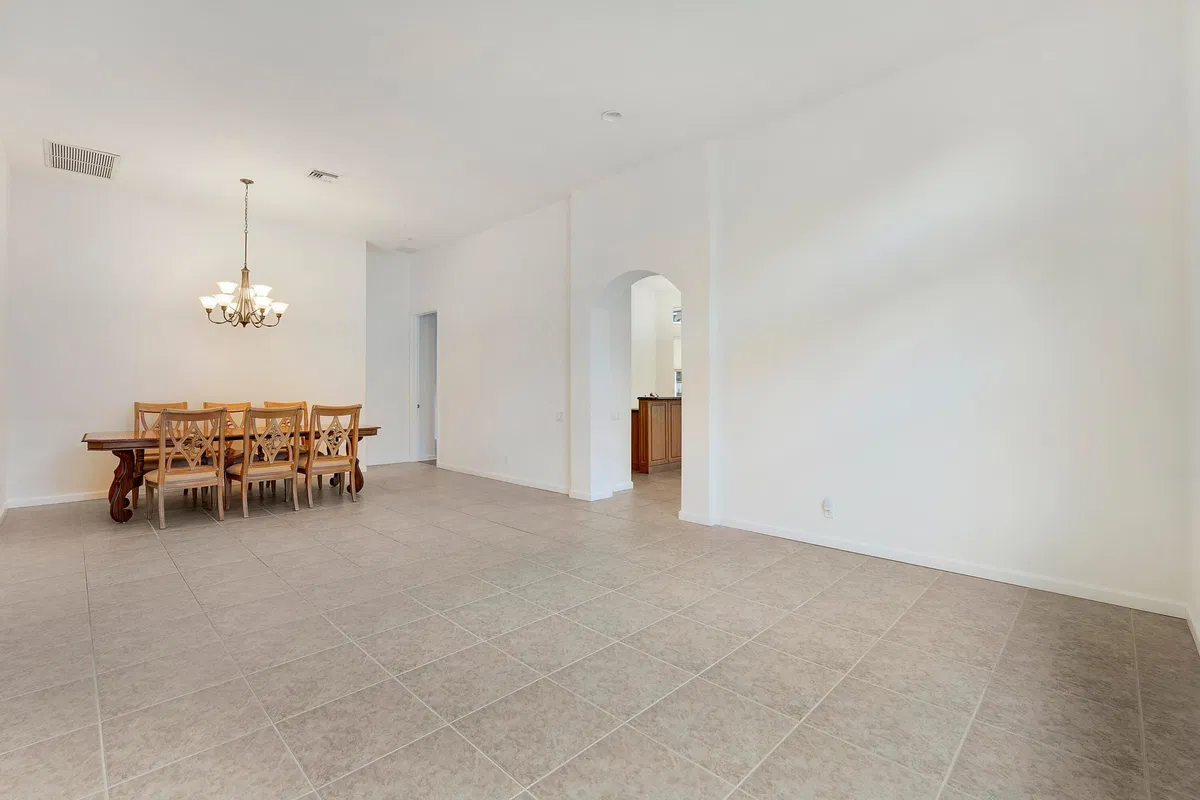 Residence photo 16