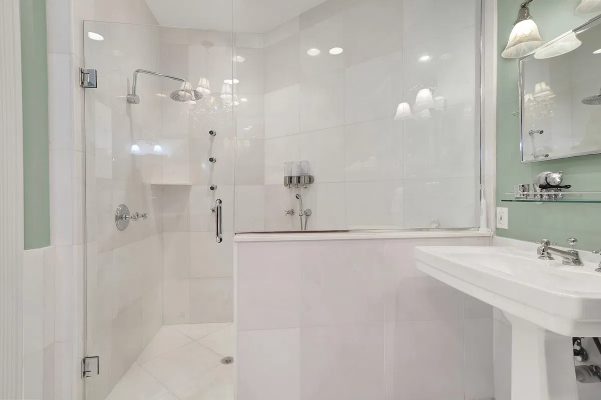 Unit C photo 22
