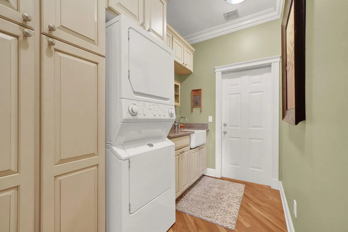 Unit C photo 25