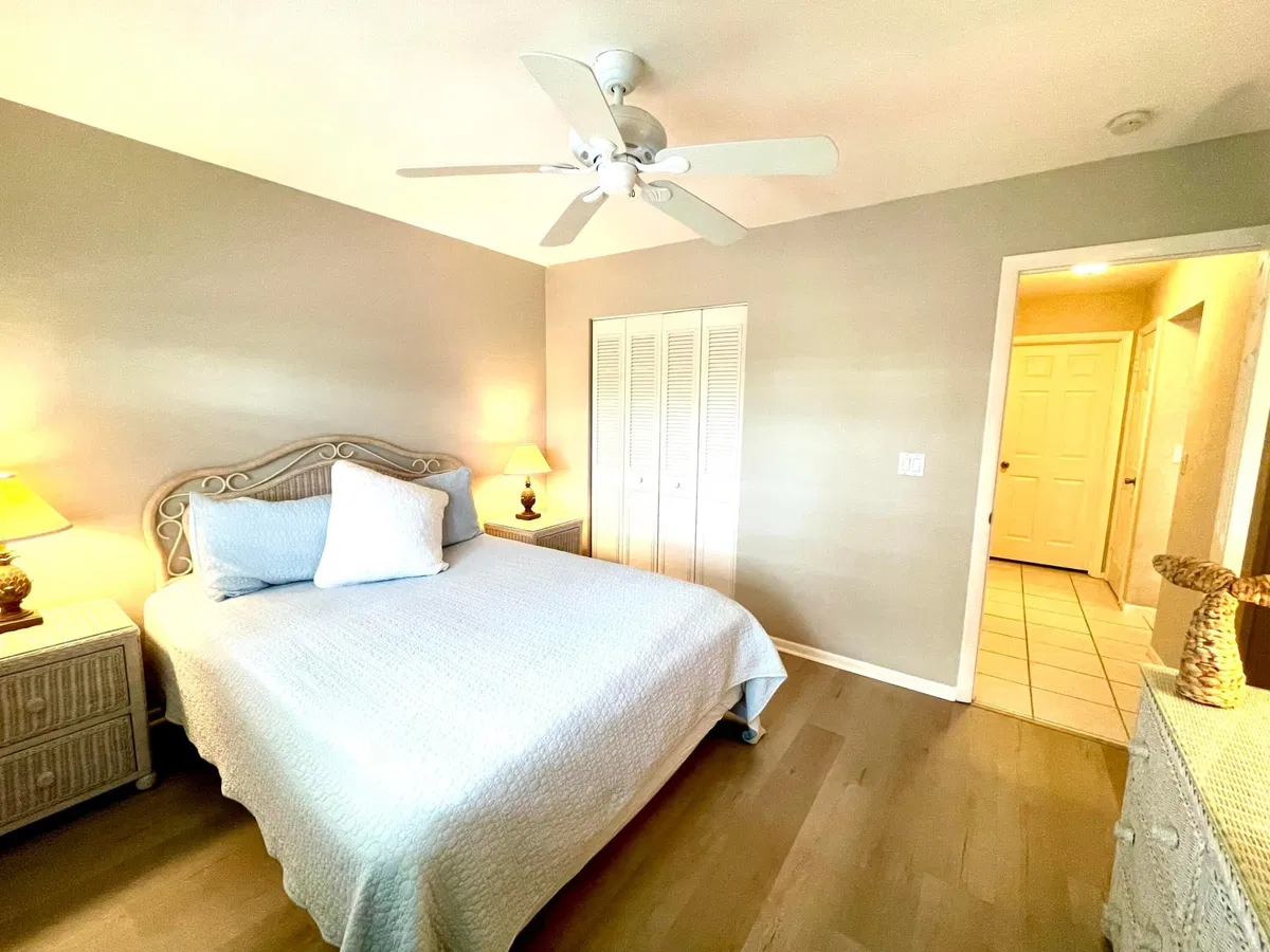 Unit 117 photo 16
