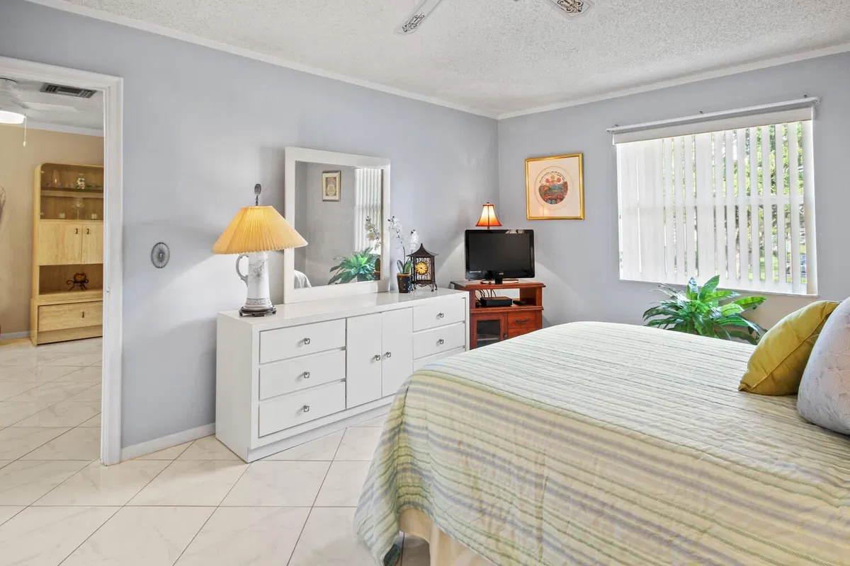 Unit 202 photo 13