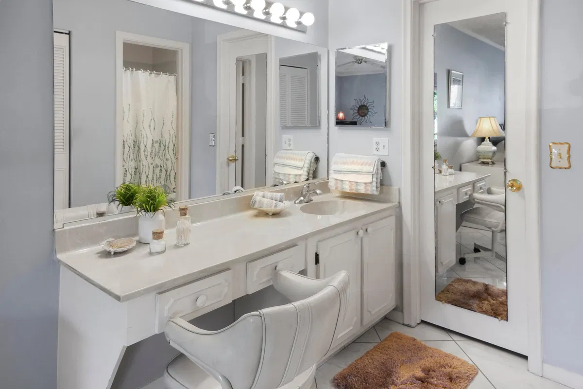 Unit 202 photo 16