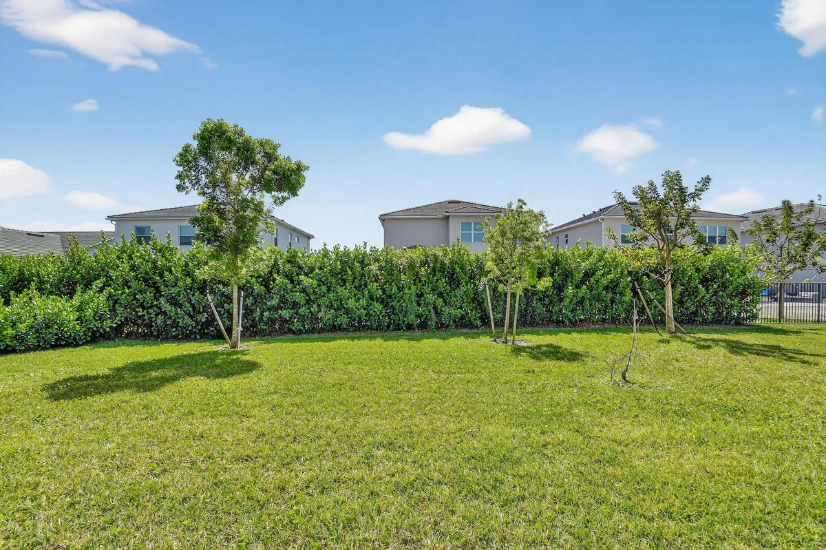 Residence photo 73