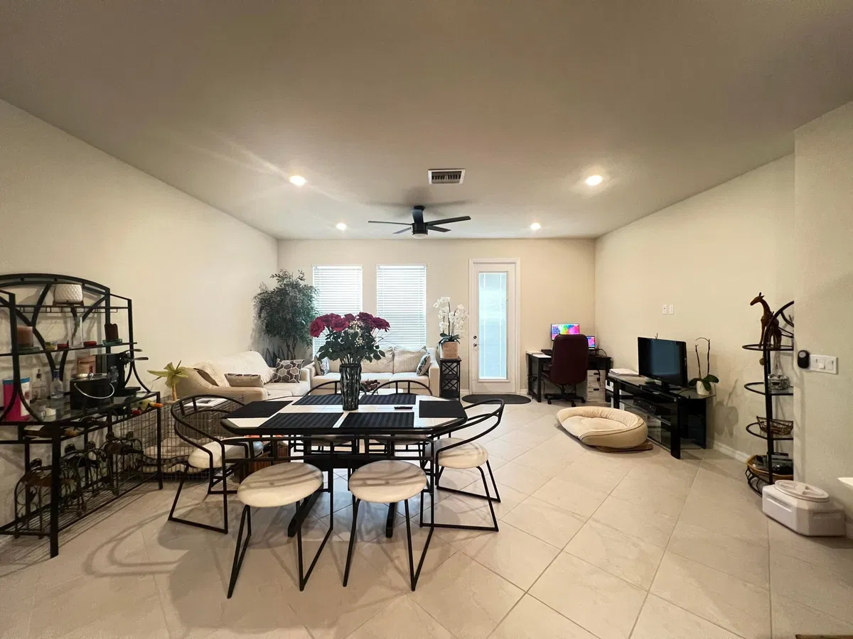 Residence photo 19