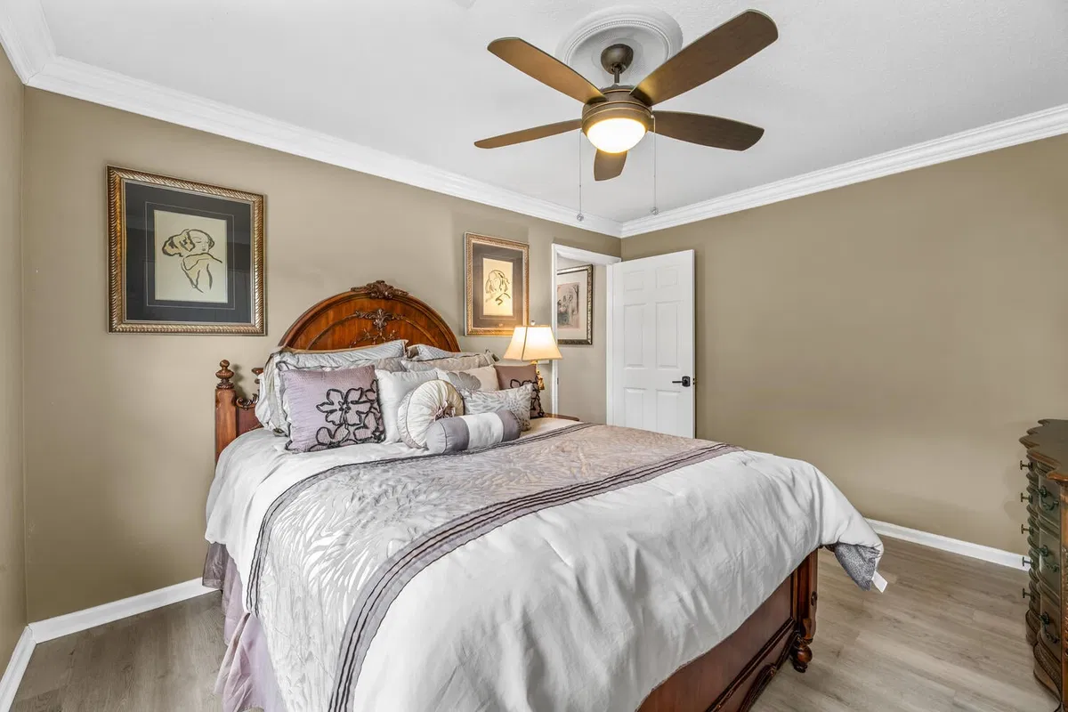 Residence photo 22