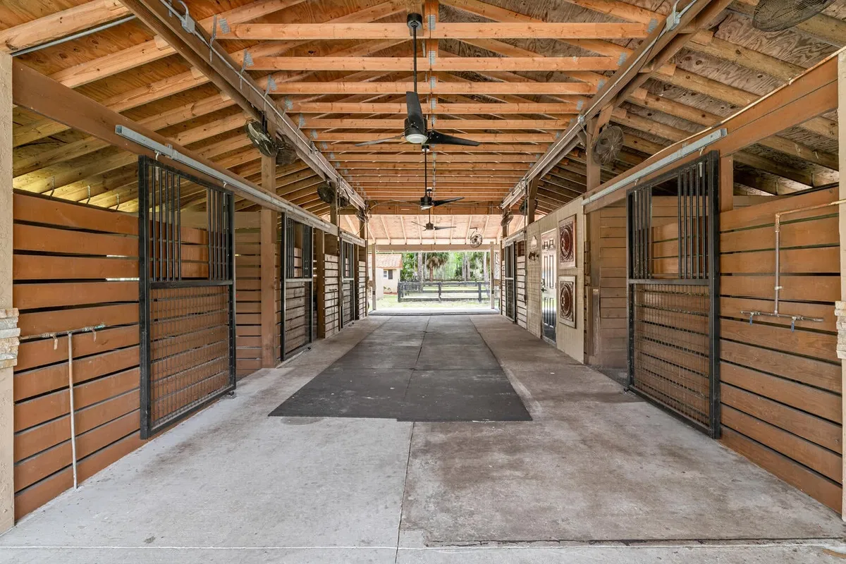Residence photo 43