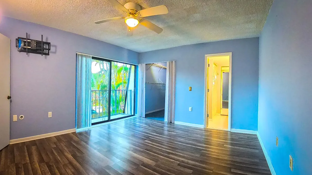  Unit 415 photo 31