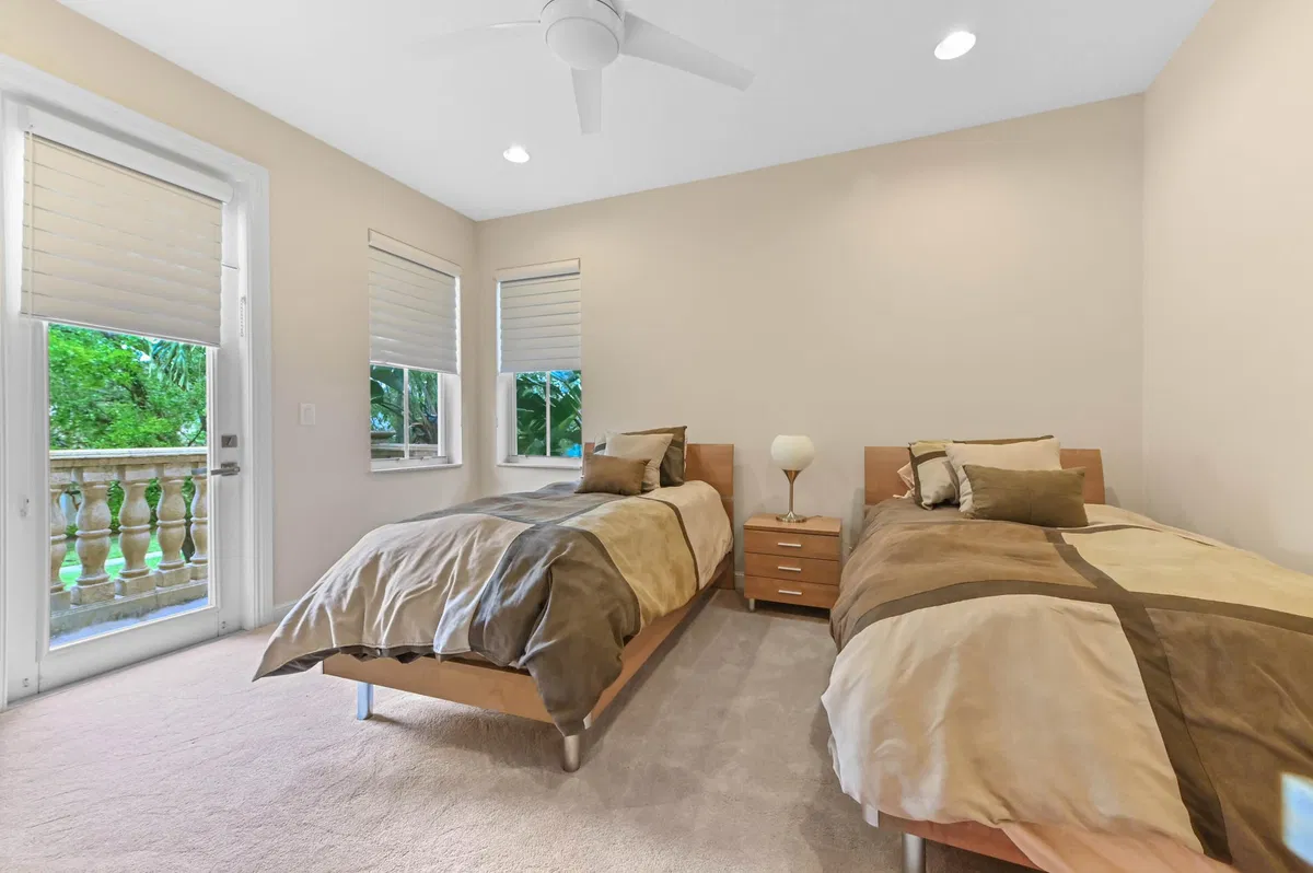  Residence photo 34