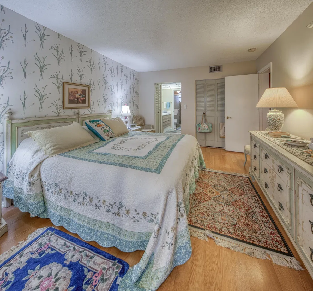 Unit 413 photo 7