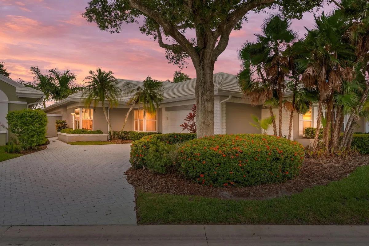 Monarch Country Club Residence photo 43