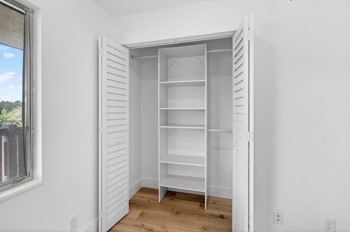 Unit 406 photo 28