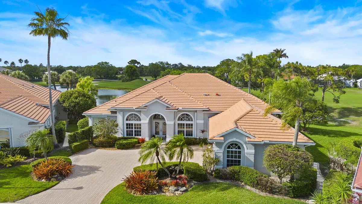 Monarch Country Club Residence