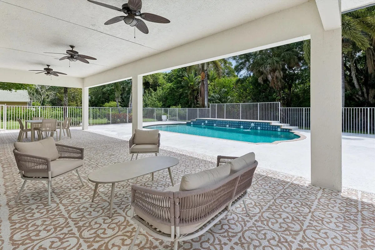  Residence photo 49