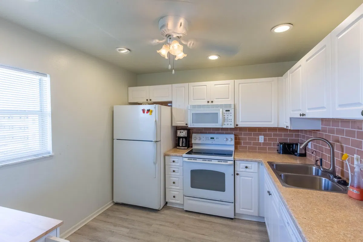 Unit 411 photo 7