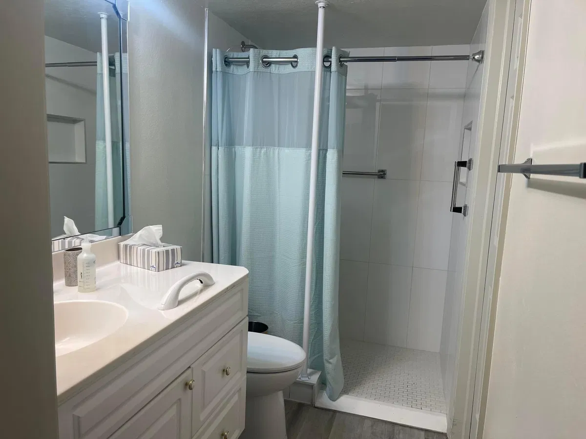 Unit 411 photo 16