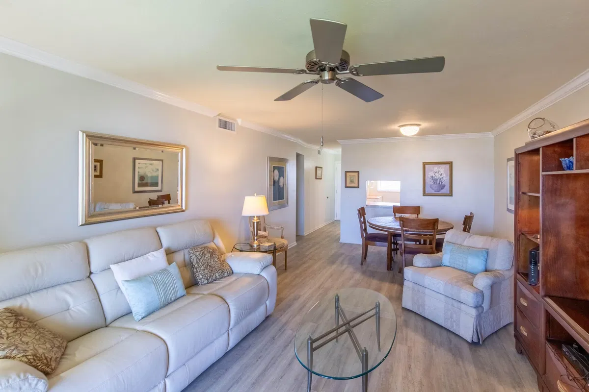 Unit 411 photo 22