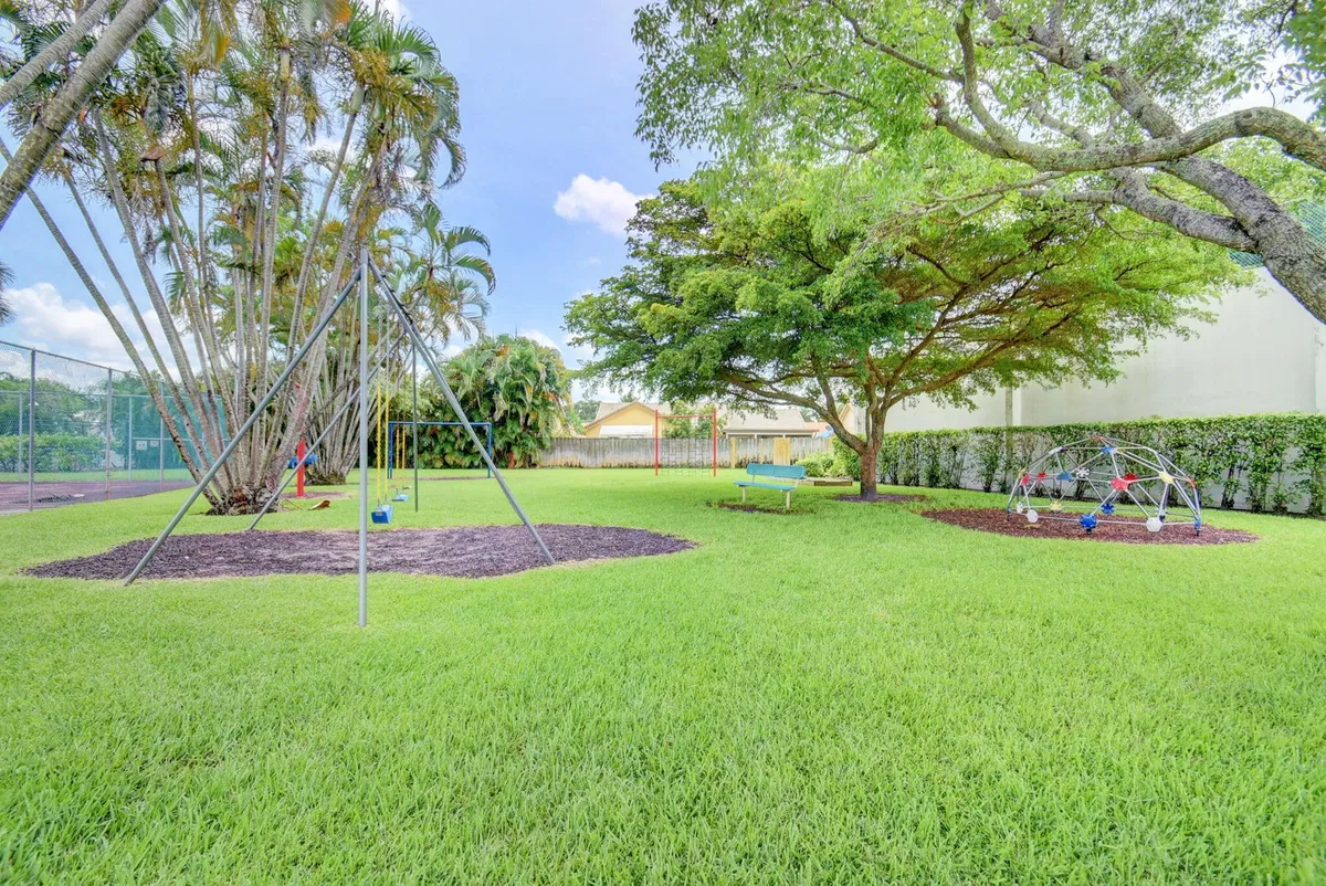 Residence photo 64