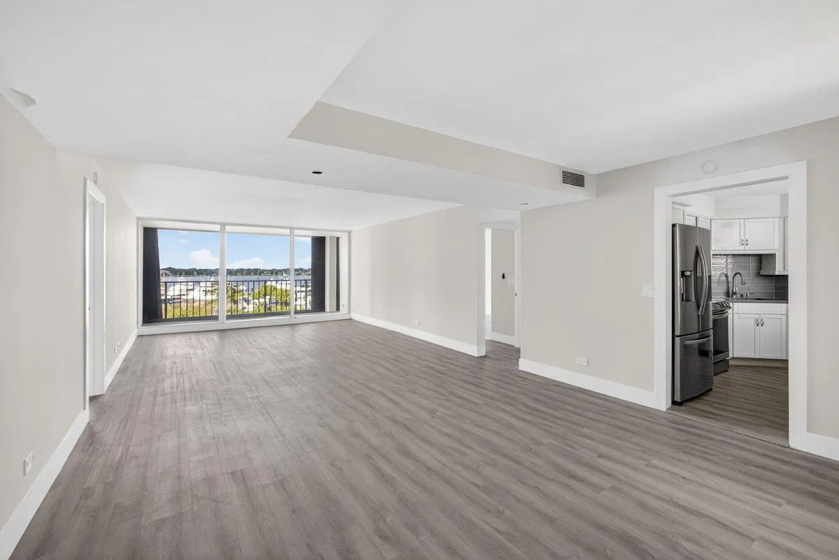 Unit 511 photo 4