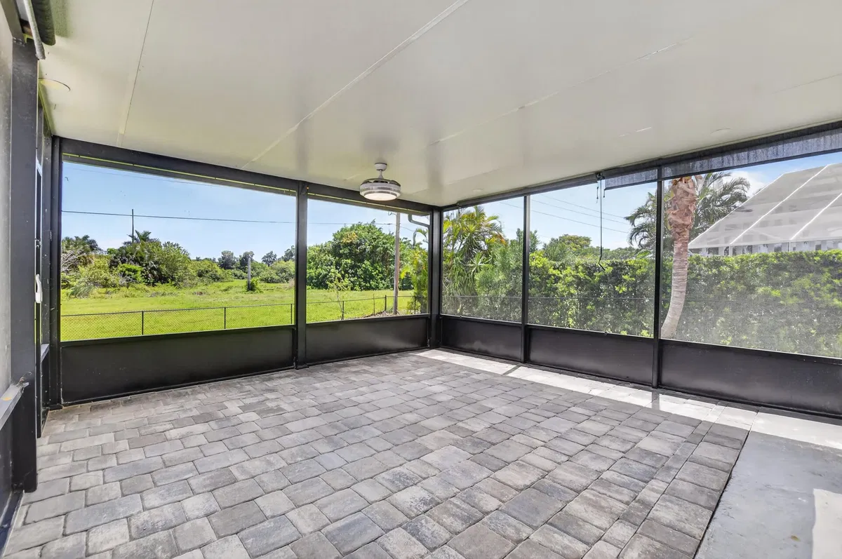 Residence photo 43