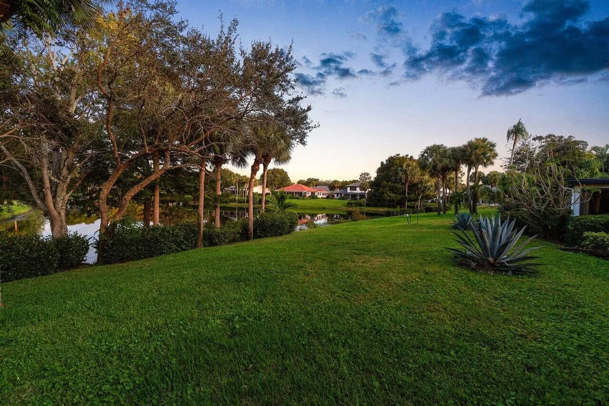 Residence photo 94