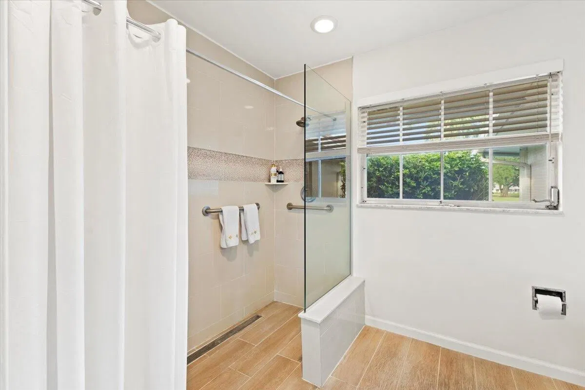  Unit 233 photo 16