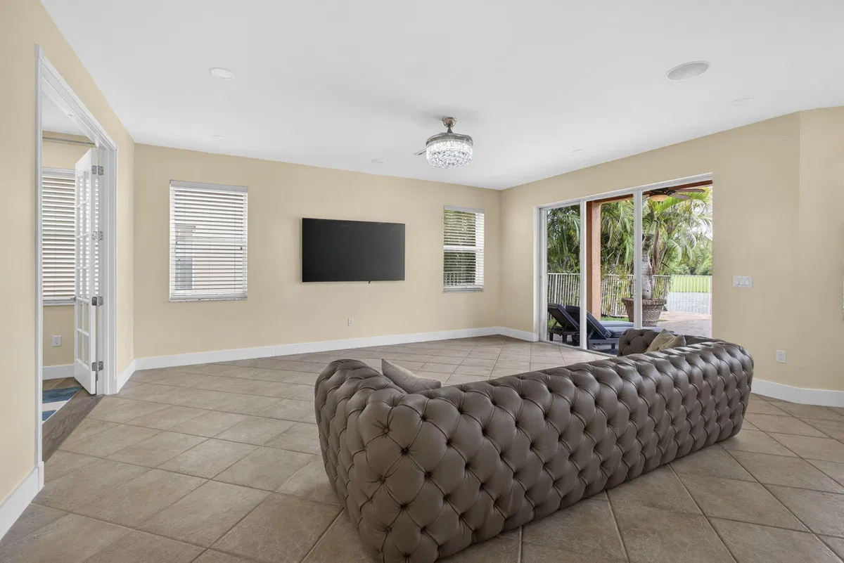 Residence photo 19