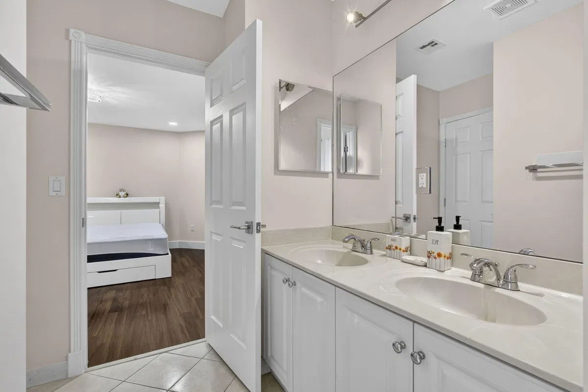 Residence photo 67