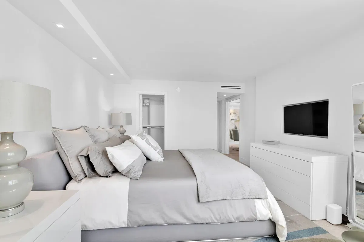 550 S Ocean Boca Unit 1004 photo 19