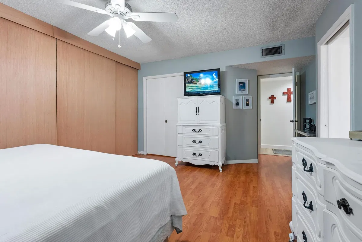 Unit 408 photo 13