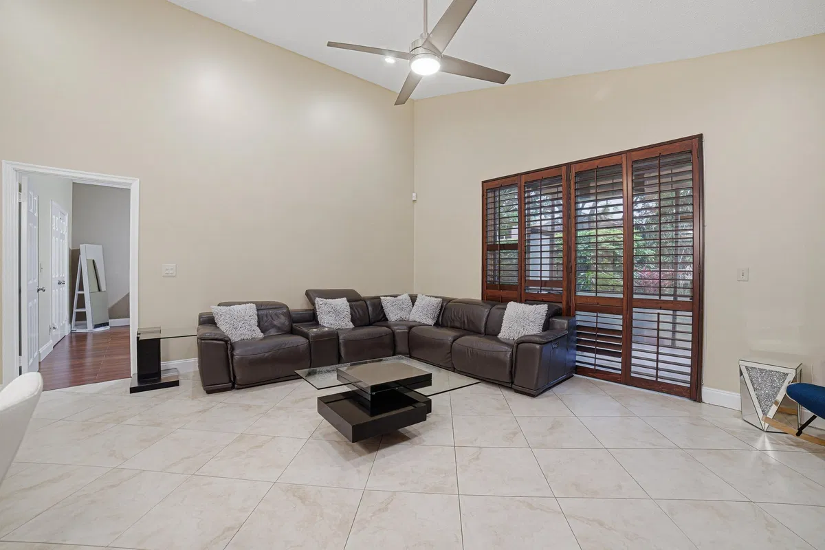 Residence photo 16