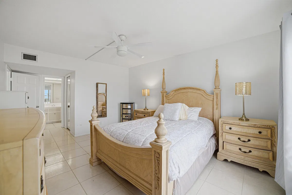 Unit 205 photo 16