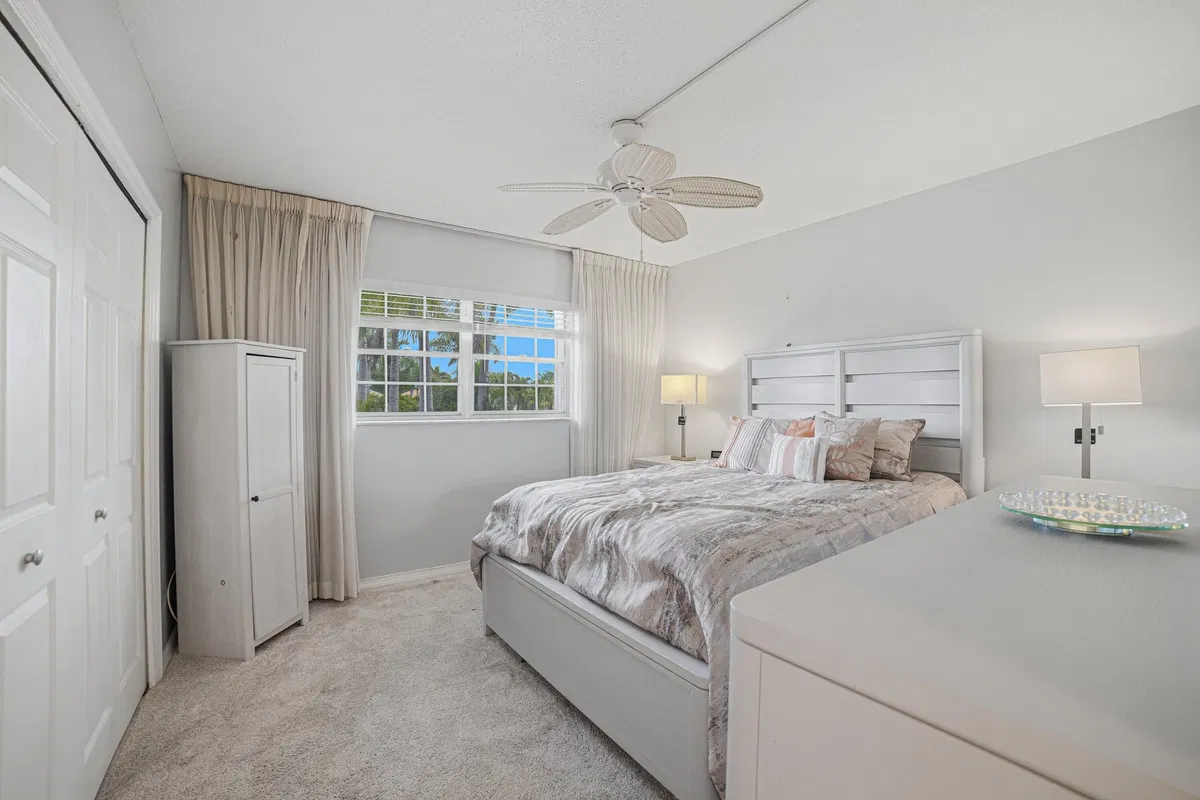 Unit 205 photo 19