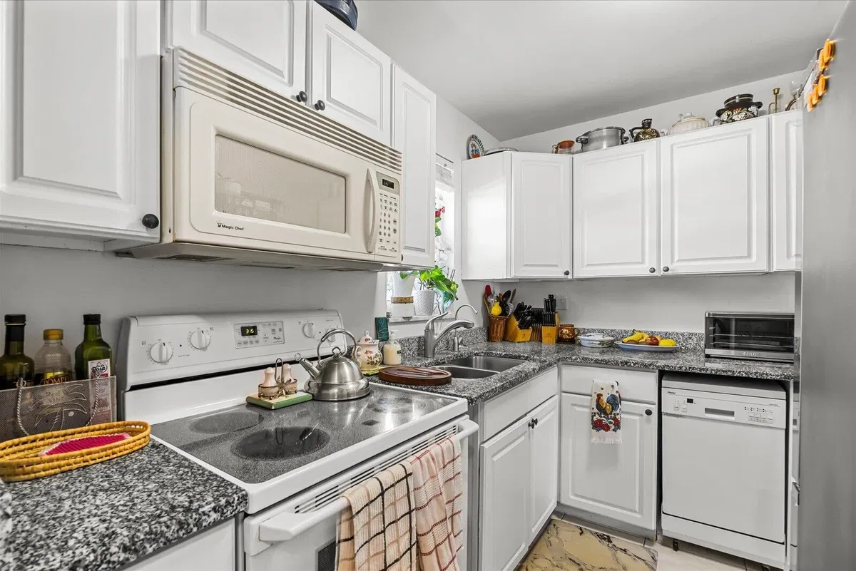 Unit 22-d photo 10