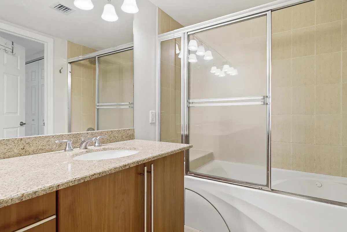 610 Clematis Unit 609 photo 13