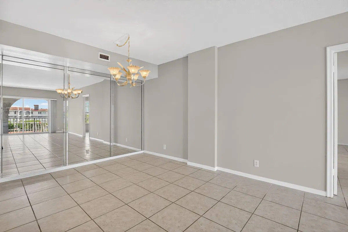  Unit 5220 photo 7