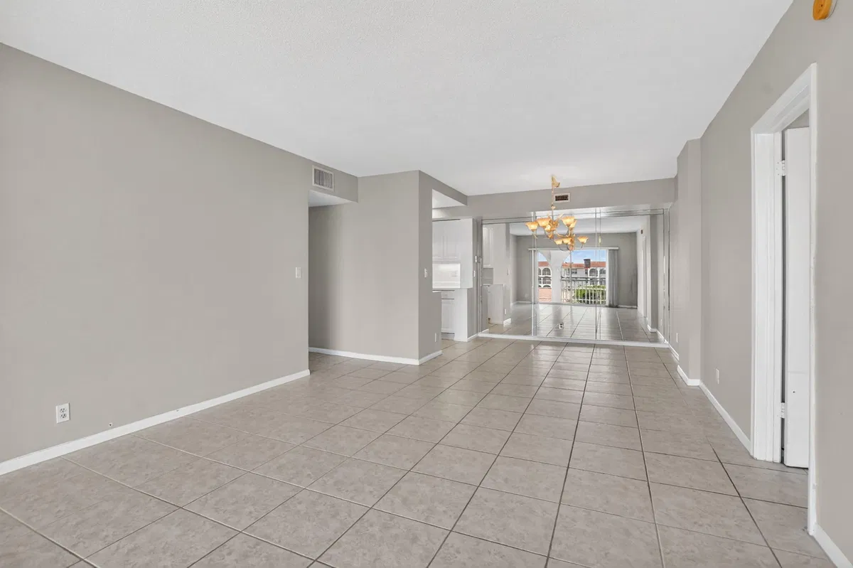 Unit 5220 photo 10