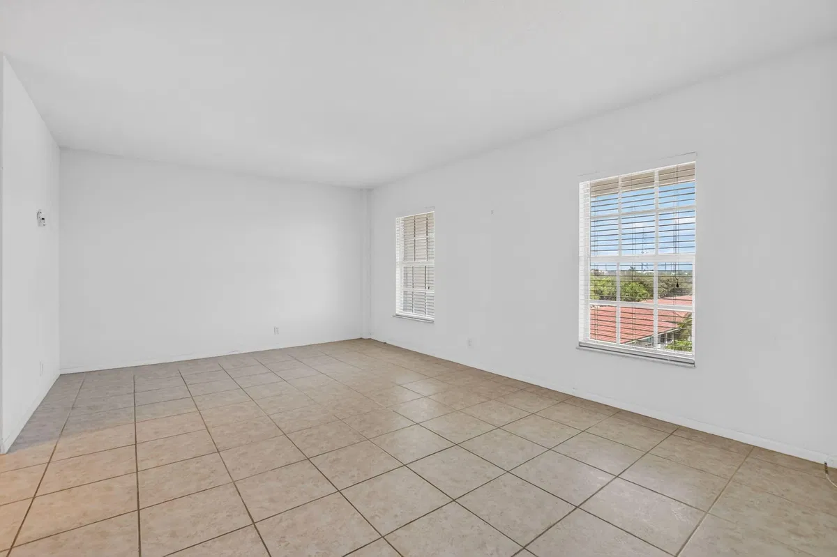  Unit 5220 photo 13