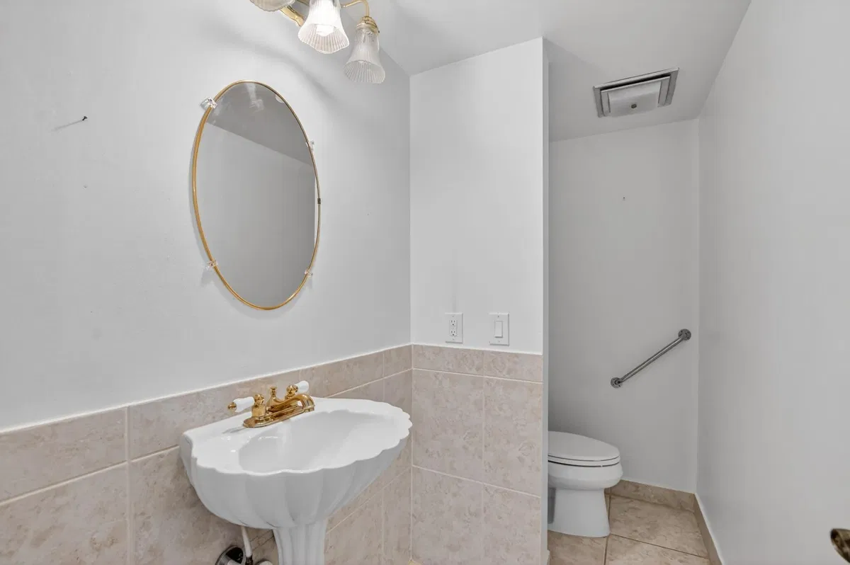  Unit 5220 photo 19