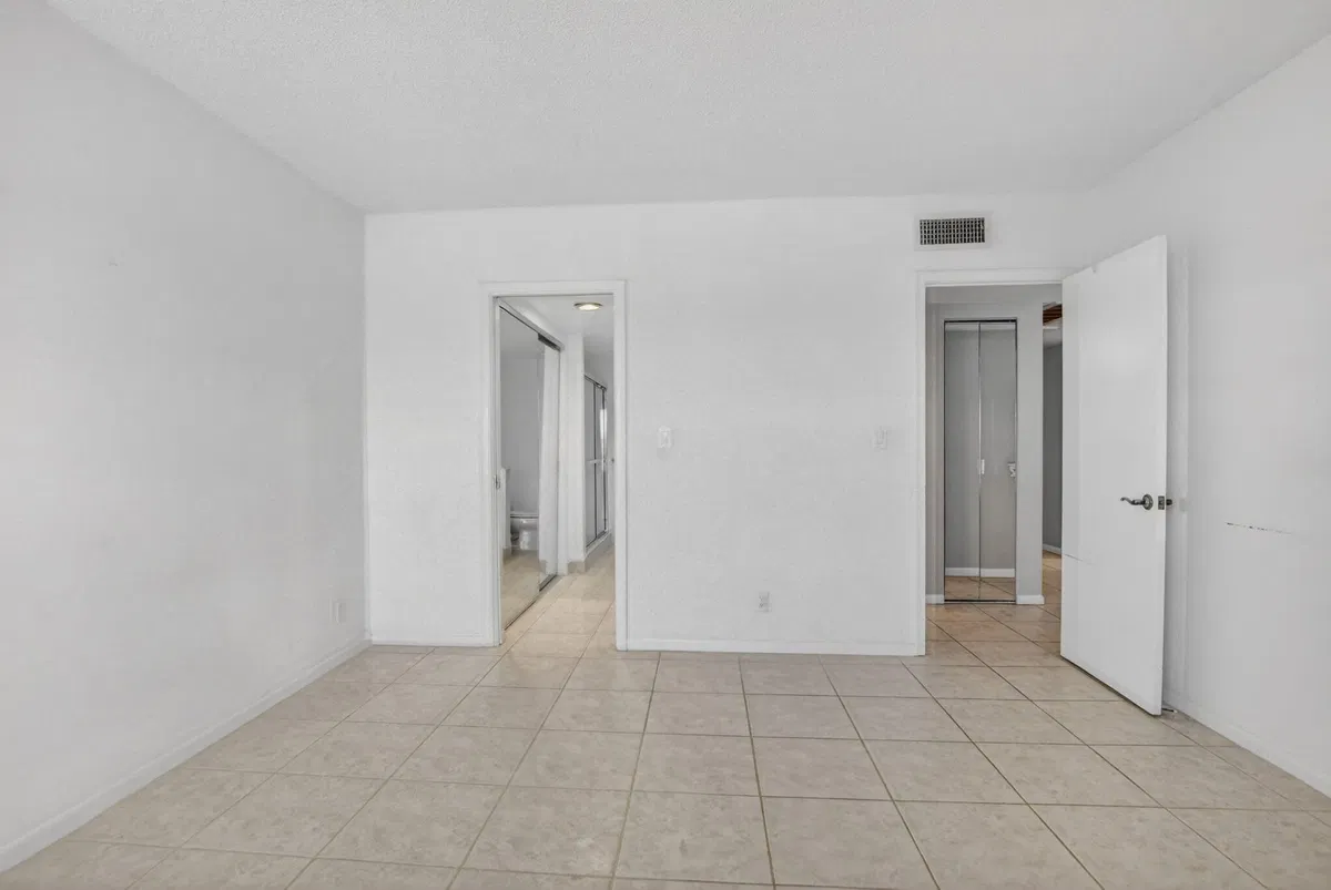  Unit 5220 photo 22