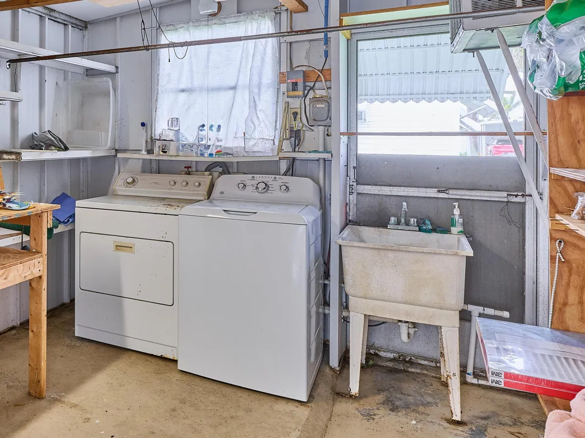 Unit 123 photo 31