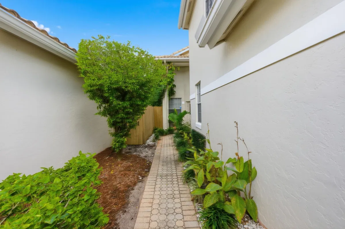  Residence photo 7