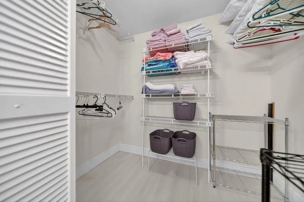 Unit 218 photo 34