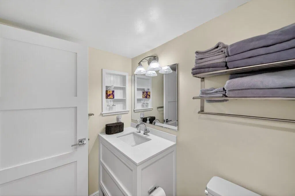 Unit 218 photo 37