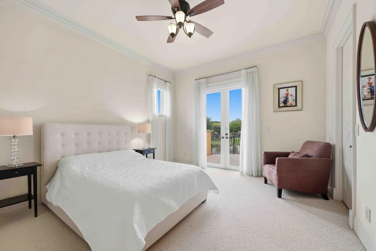 Residence photo 52