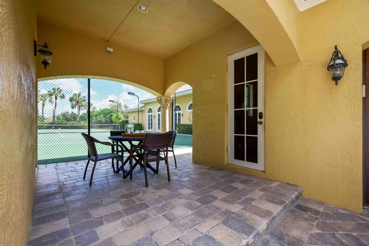 Residence photo 61