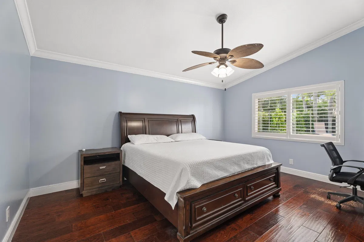 Residence photo 16