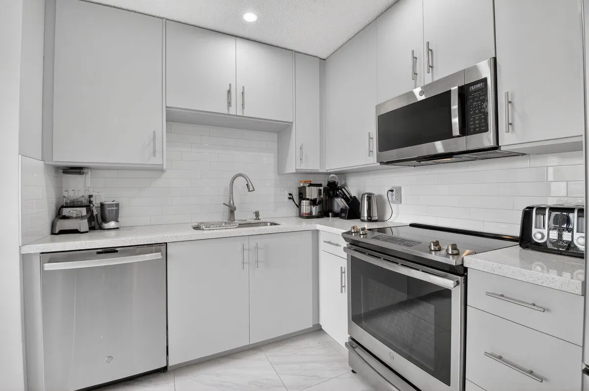 Unit 1306 photo 7